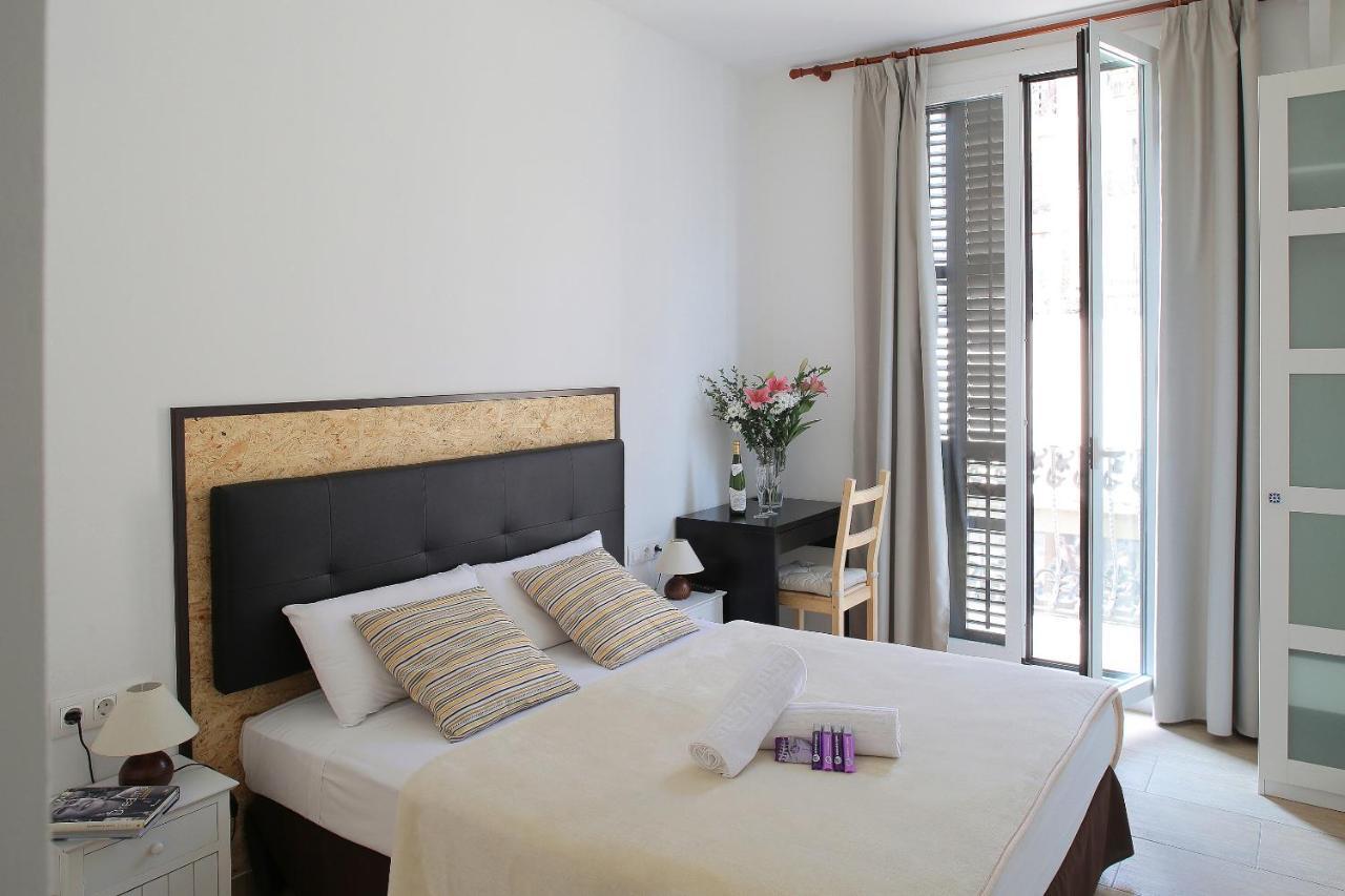 Hostal Balkonis Barcelona Luaran gambar