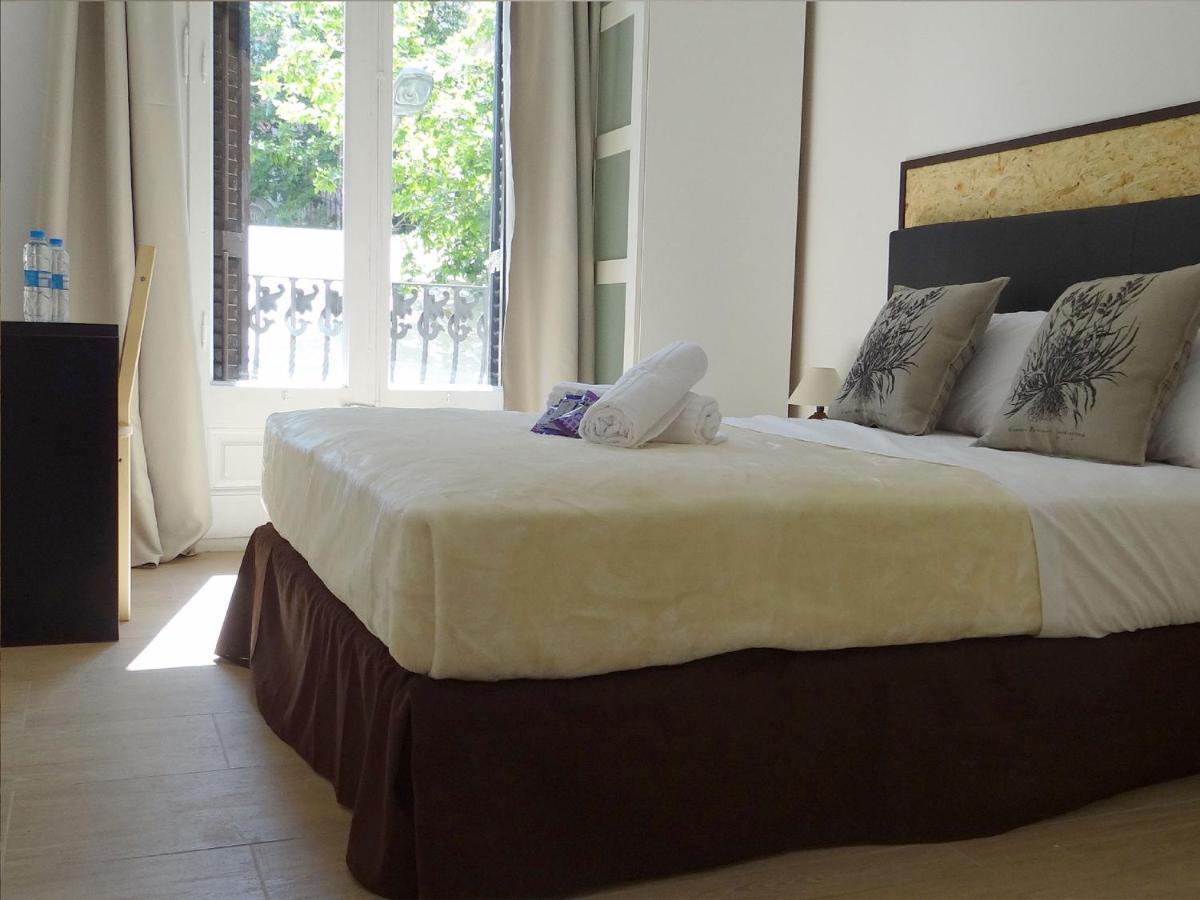 Hostal Balkonis Barcelona Luaran gambar