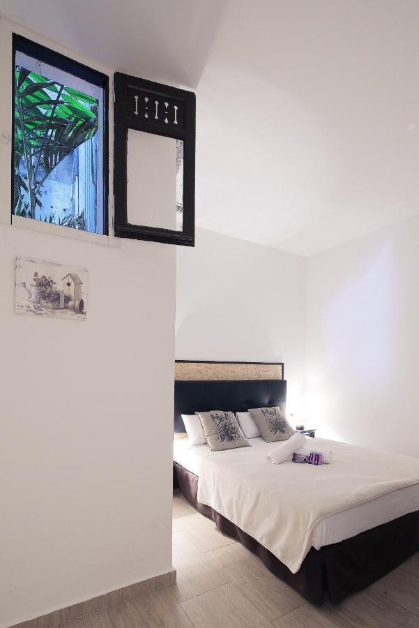 Hostal Balkonis Barcelona Luaran gambar