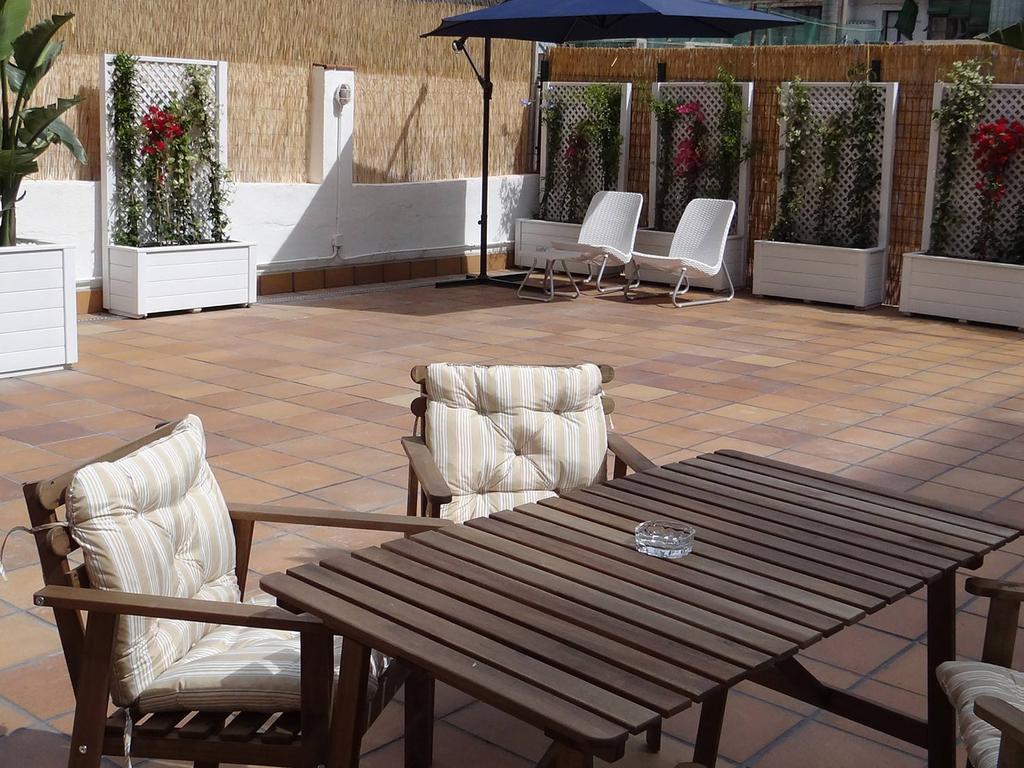 Hostal Balkonis Barcelona Luaran gambar