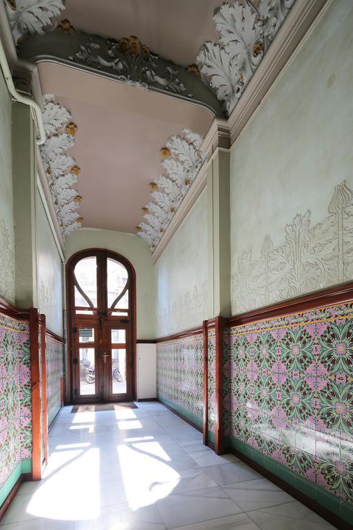 Hostal Balkonis Barcelona Luaran gambar