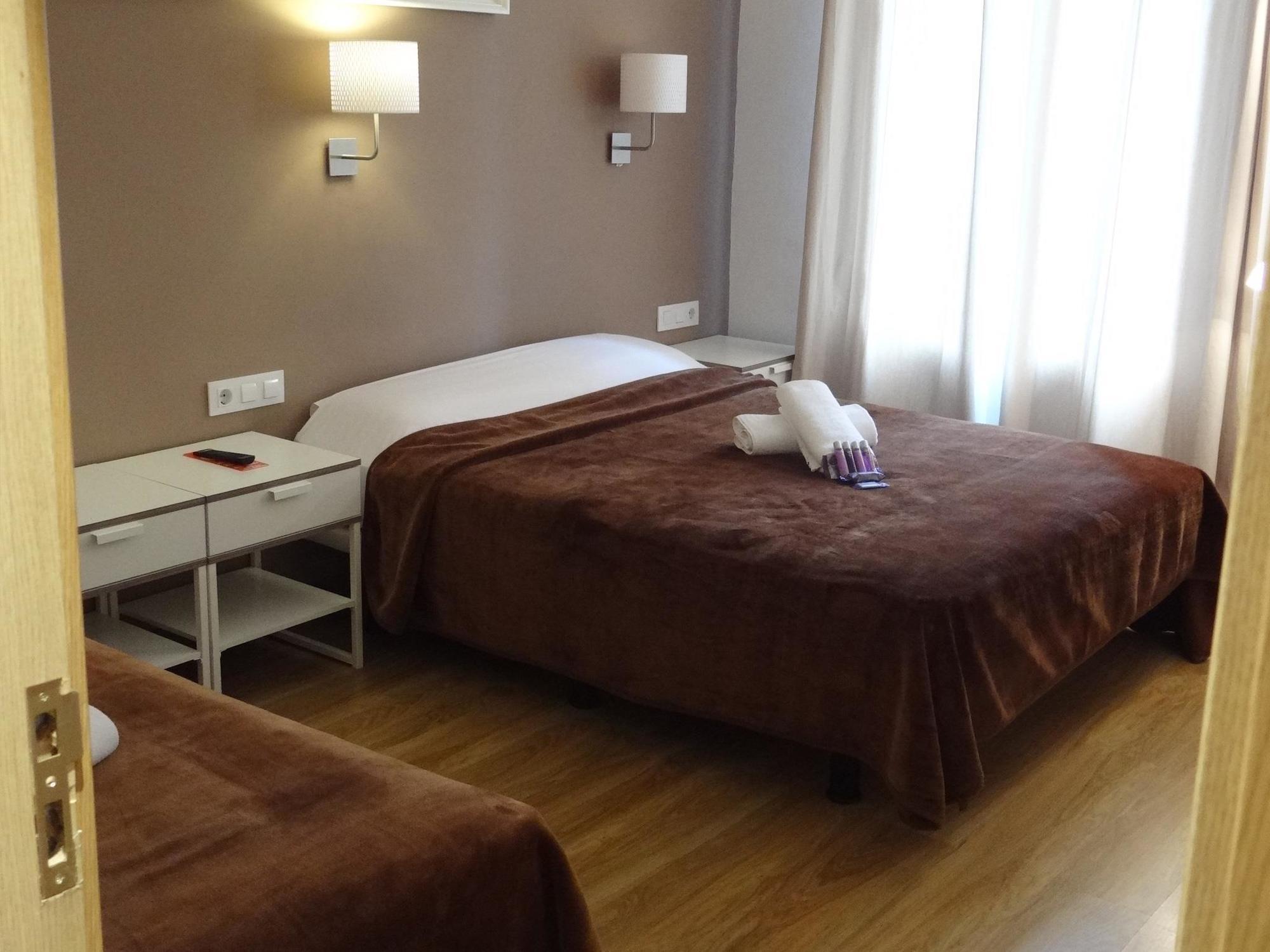 Hostal Balkonis Barcelona Luaran gambar