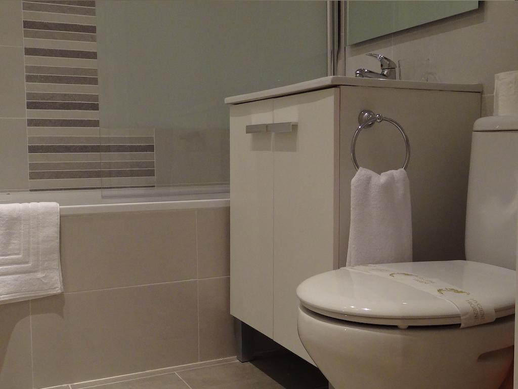 Hostal Balkonis Barcelona Luaran gambar