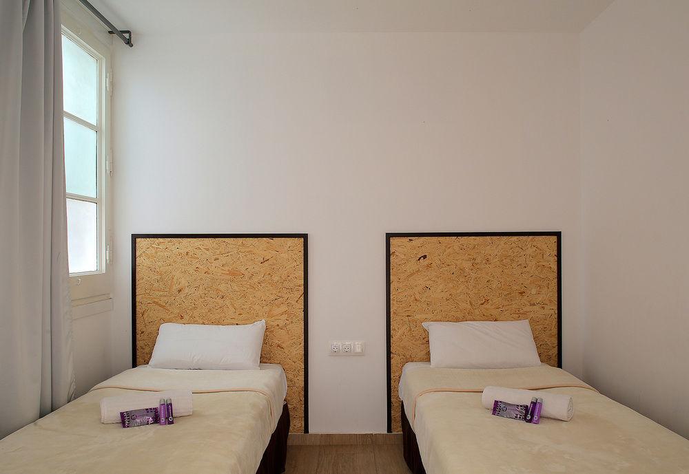 Hostal Balkonis Barcelona Luaran gambar