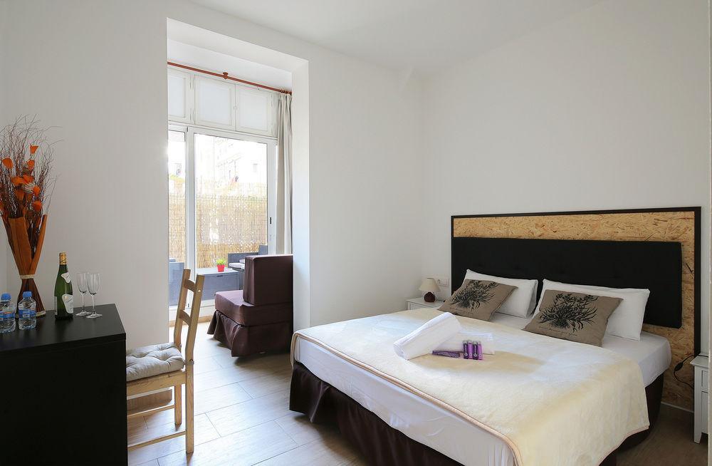 Hostal Balkonis Barcelona Luaran gambar