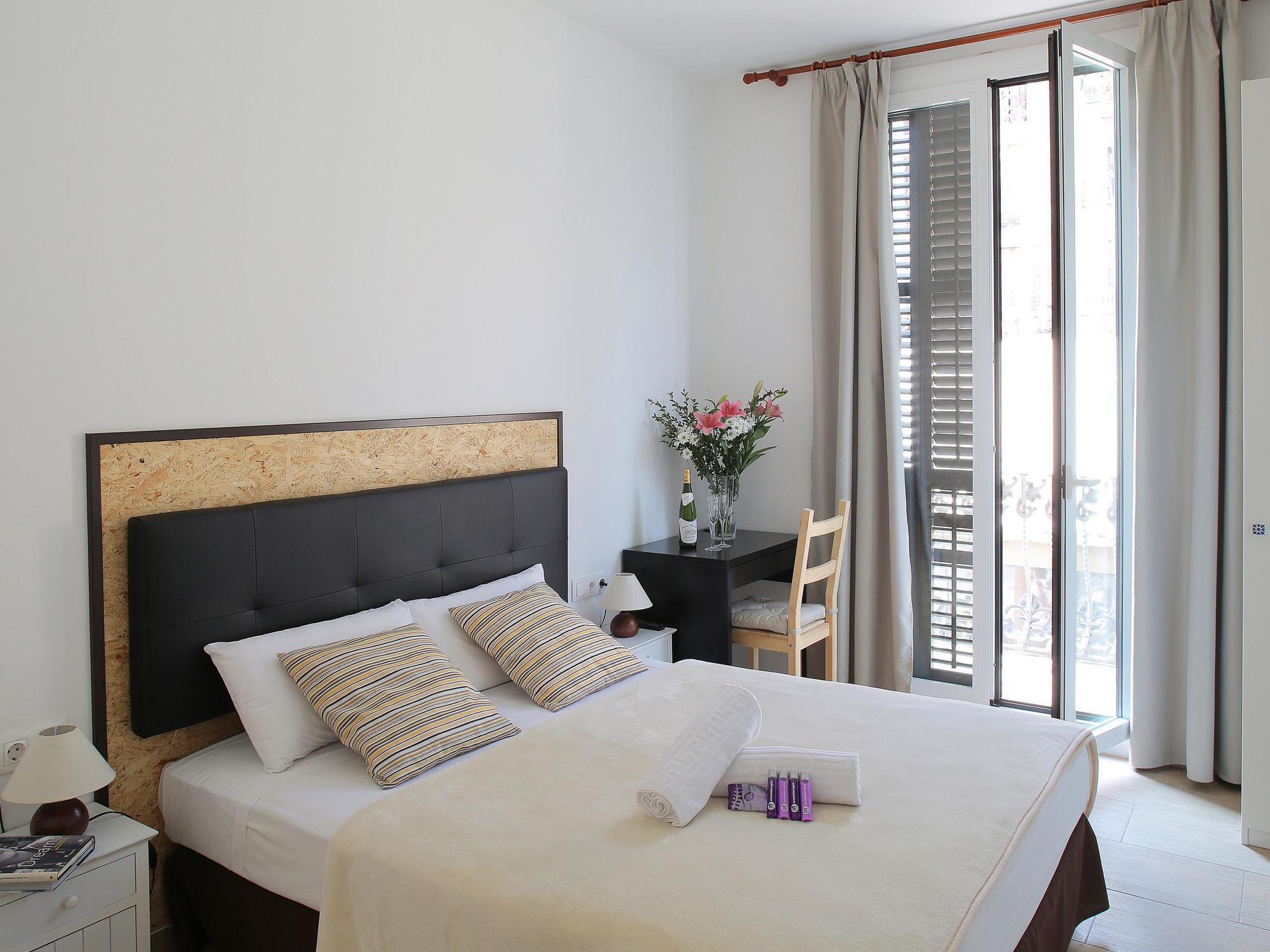 Hostal Balkonis Barcelona Luaran gambar