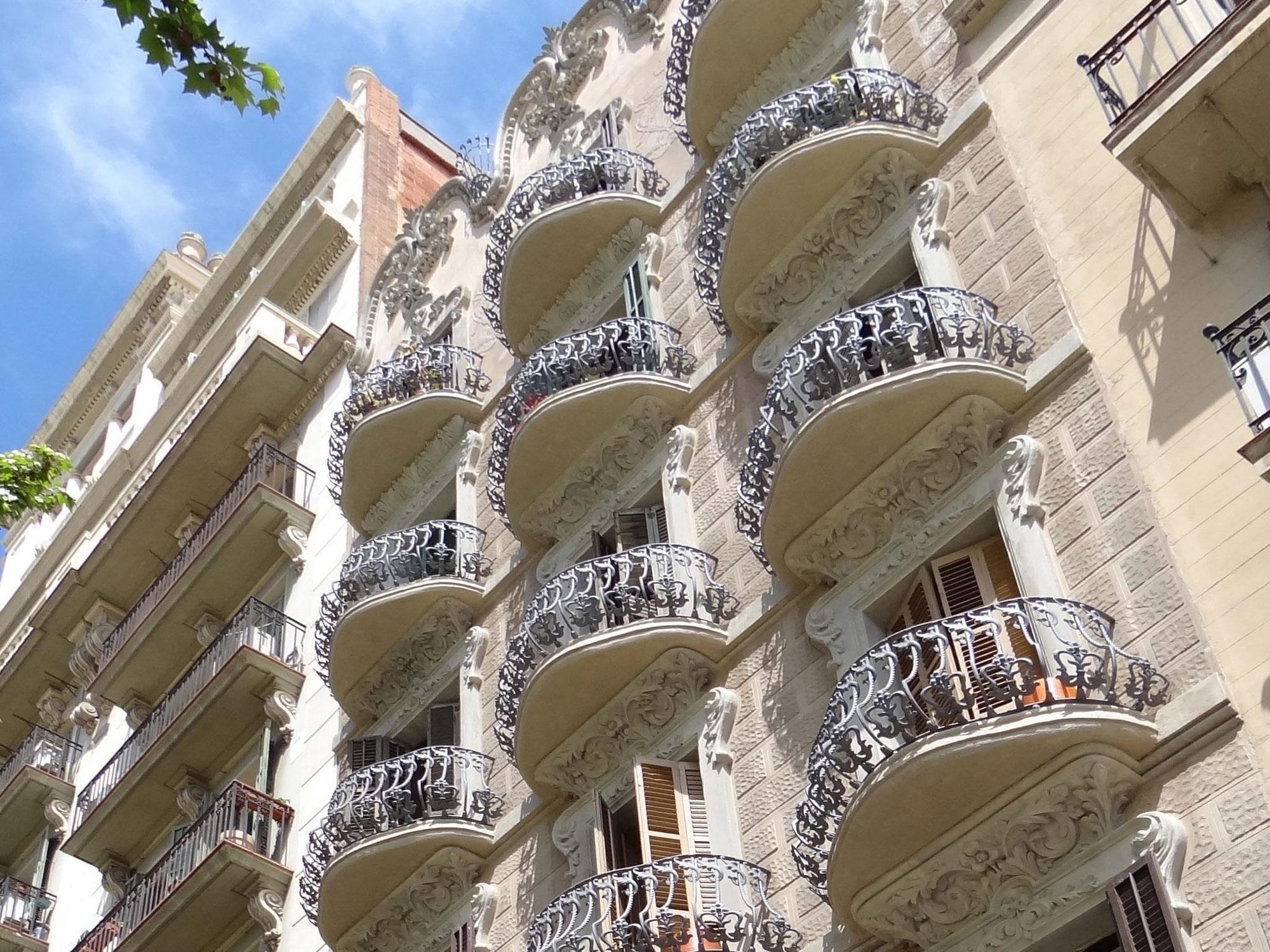 Hostal Balkonis Barcelona Luaran gambar