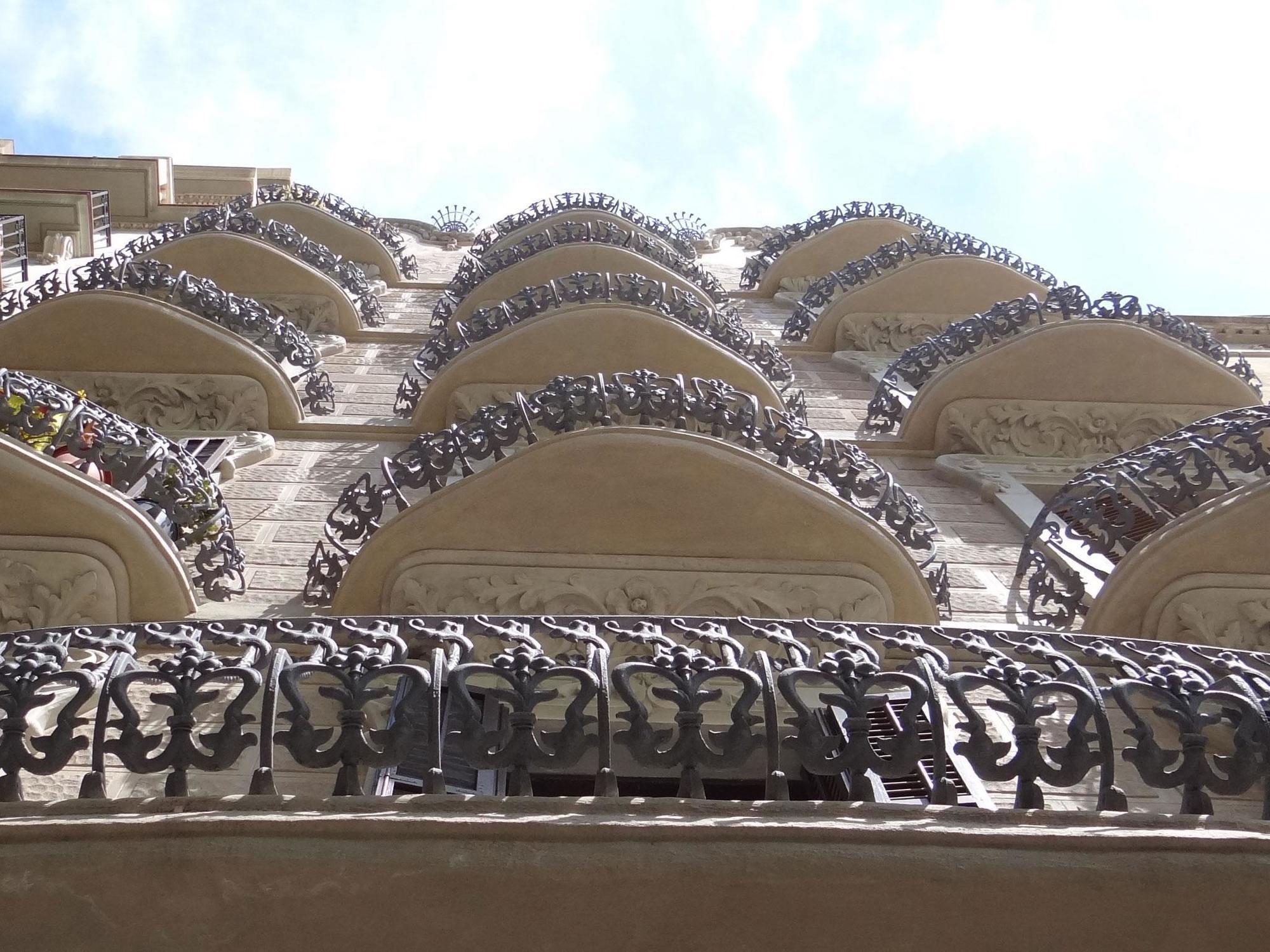 Hostal Balkonis Barcelona Luaran gambar