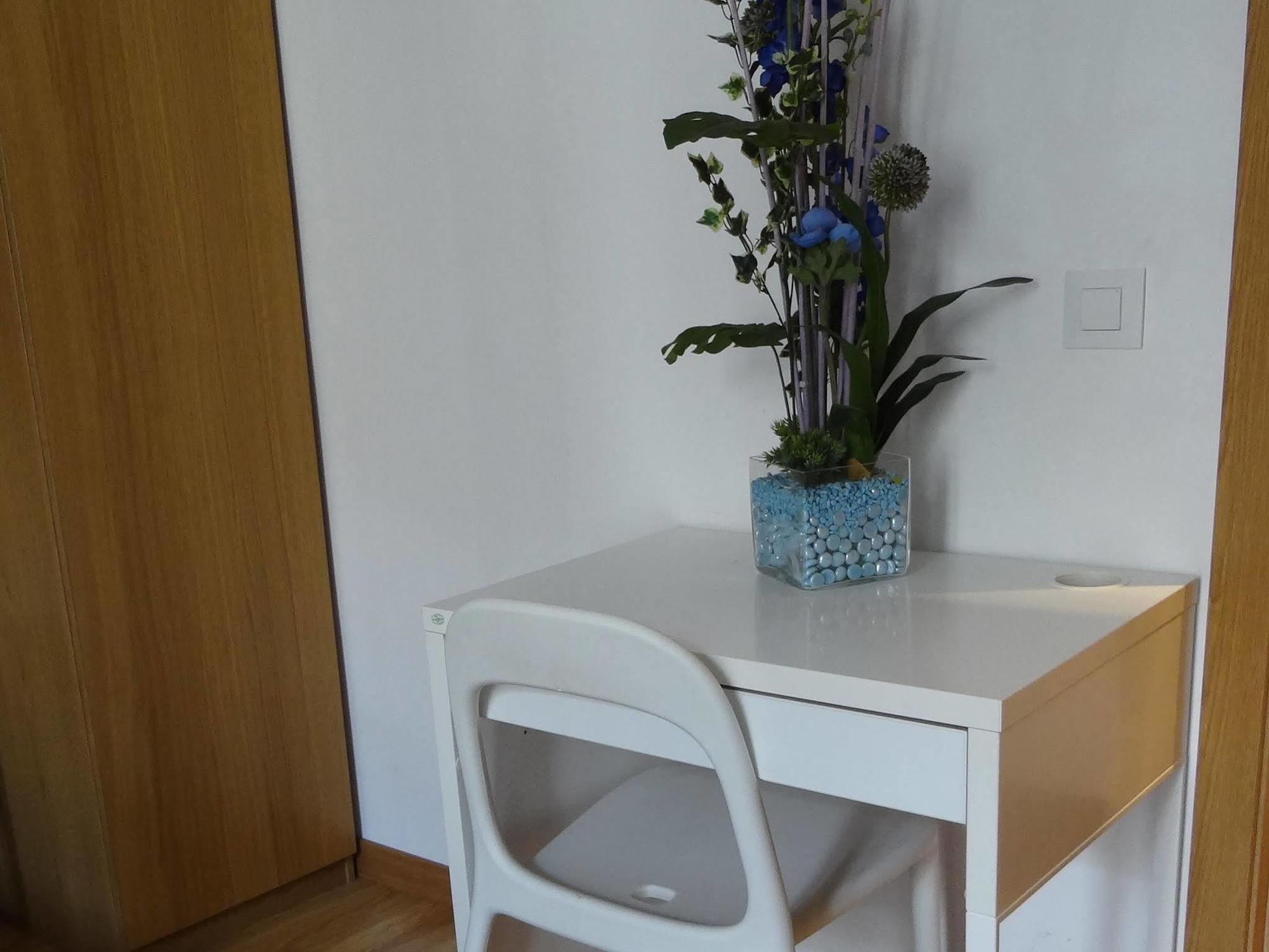 Hostal Balkonis Barcelona Luaran gambar
