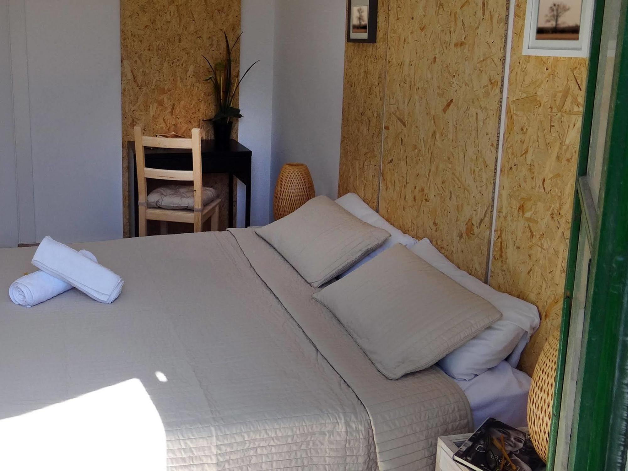 Hostal Balkonis Barcelona Luaran gambar